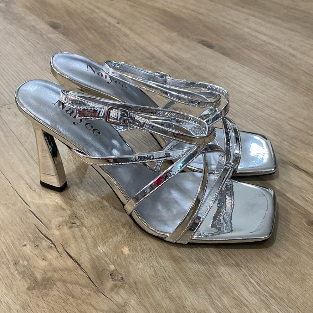 NEW Women’s Naiyee Strappy Sandals